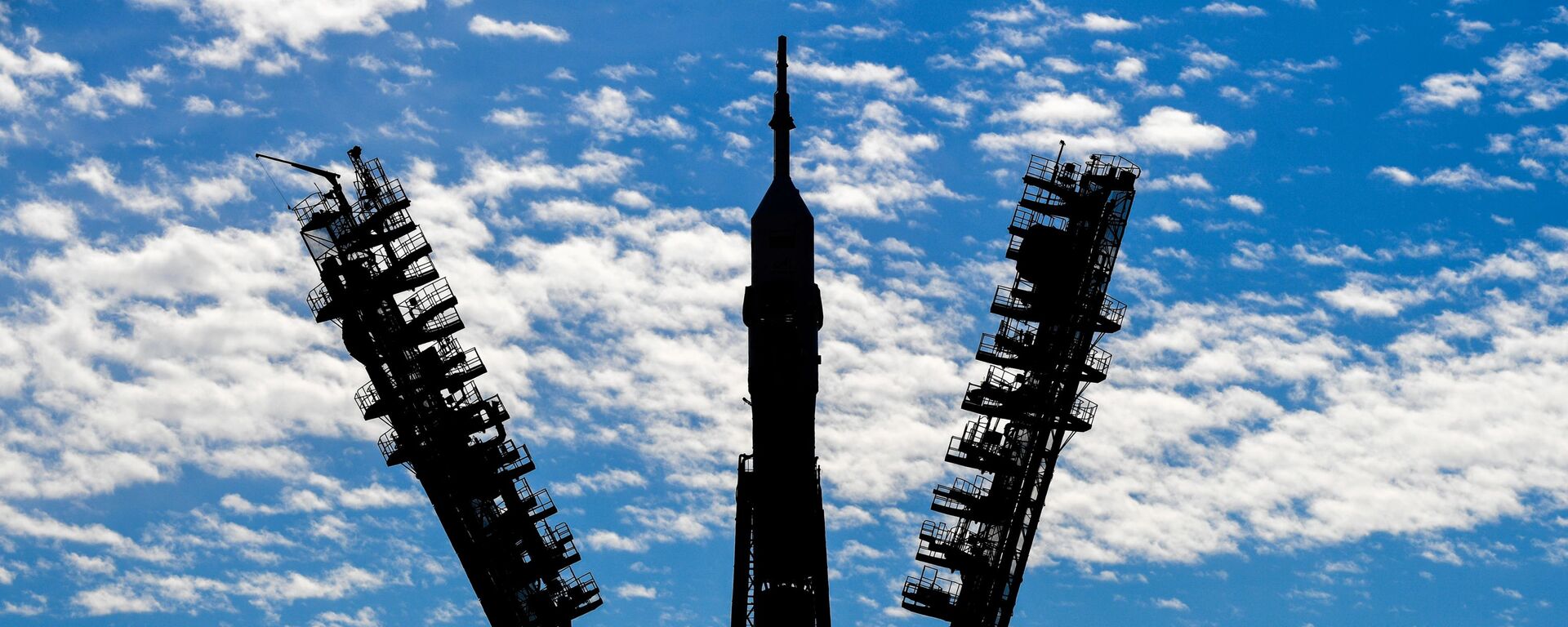 Вывоз ракеты-носителя с ТПК Союз МС-19 на стартовую площадку - Sputnik Казахстан, 1920, 10.08.2022