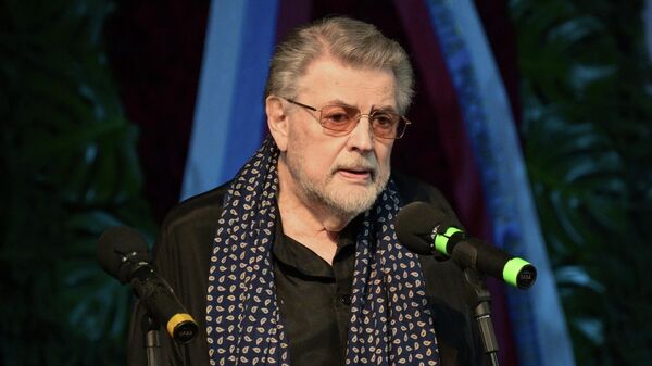 Народный артист России, президент Театра сатиры Александр Ширвиндт на церемонии прощания с народной артисткой СССР Верой Васильевой  - Sputnik Казахстан