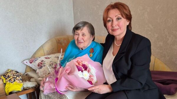 Труженицам тыла вручили юбилейные медали к 80-летию Победы в Усть-Каменогорске - Sputnik Казахстан