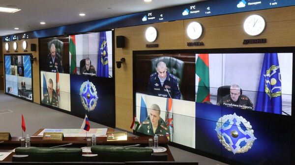 Совместная тренировка оперативной дежурной смены Центра кризисного реагирования ОДКБ, дежурной смены Пункта управления министерства обороны Республики Беларусь и Национального центра управления обороной Российской Федерации - Sputnik Казахстан