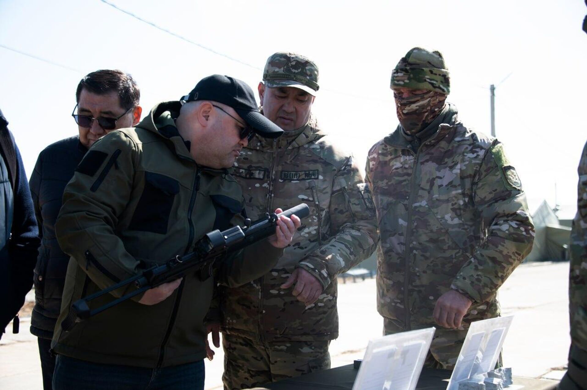 Депутаты посетили полевой лагерь в Астане, где проходит подготовка к Параду Победы Депутаты посетили полевой лагерь в Астане, где проходит подготовка к Параду Победы - Sputnik Қазақстан, 1920, 07.04.2025