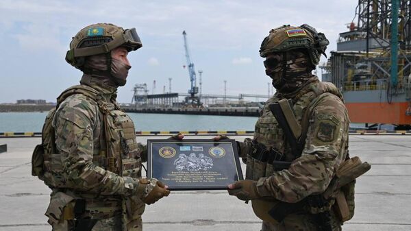 В Актау завершились военно-морские учения Казахстана и Азербайджана Каспийский бриз – 2025 - Sputnik Казахстан